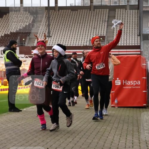 08.12.2024 - St. Pauli X-Mass-Run No. 14 Yannick Fuchs http://msf.ph/oto/7481561 08.12.2024 10:05:07 Ziel 24, 273, 312, 1021, 1067, 1189, 1355, 1959, 2013, 2015, 2042, 2043, 2165, 2836, 3077, 3310, 3311, 3312, 3313, 3314, 3315, 3316, 3317, 3318 meine-sportfotos.de