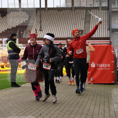 08.12.2024 - St. Pauli X-Mass-Run No. 14 Yannick Fuchs http://msf.ph/oto/7481564 08.12.2024 10:05:07 Ziel 24, 273, 312, 1021, 1067, 1189, 1355, 1959, 2013, 2015, 2042, 2043, 2165, 2836, 3077, 3310, 3311, 3312, 3313, 3314, 3315, 3316, 3317, 3318 meine-sportfotos.de