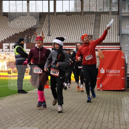 08.12.2024 - St. Pauli X-Mass-Run No. 14 Yannick Fuchs http://msf.ph/oto/7481567 08.12.2024 10:05:07 Ziel 24, 273, 312, 1021, 1067, 1189, 1355, 1959, 2013, 2015, 2042, 2043, 2165, 2836, 3077, 3310, 3311, 3312, 3313, 3314, 3315, 3316, 3317, 3318 meine-sportfotos.de
