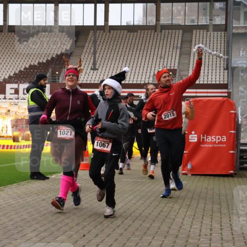 08.12.2024 - St. Pauli X-Mass-Run No. 14 Yannick Fuchs http://msf.ph/oto/7481570 08.12.2024 10:05:07 Ziel 24, 273, 312, 1021, 1067, 1189, 1355, 1959, 2013, 2015, 2042, 2043, 2165, 2836, 3077, 3310, 3311, 3312, 3313, 3314, 3315, 3316, 3317, 3318 meine-sportfotos.de