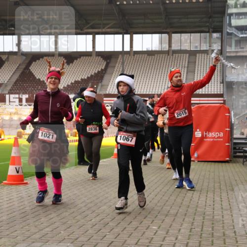 08.12.2024 - St. Pauli X-Mass-Run No. 14 Yannick Fuchs http://msf.ph/oto/7481578 08.12.2024 10:05:08 Ziel 24, 273, 312, 1021, 1067, 1189, 1355, 1959, 2013, 2015, 2042, 2043, 2165, 2836, 3077, 3310, 3311, 3312, 3313, 3314, 3315, 3316, 3317, 3318 meine-sportfotos.de