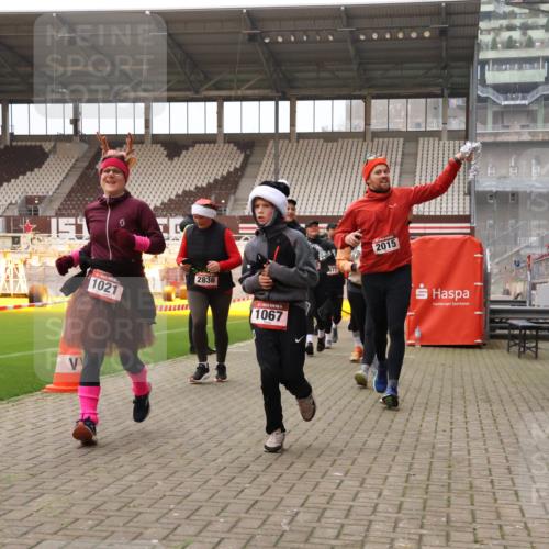 08.12.2024 - St. Pauli X-Mass-Run No. 14 Yannick Fuchs http://msf.ph/oto/7481585 08.12.2024 10:05:08 Ziel 24, 273, 312, 1021, 1067, 1189, 1355, 1959, 2013, 2015, 2042, 2043, 2165, 2836, 3077, 3310, 3311, 3312, 3313, 3314, 3315, 3316, 3317, 3318 meine-sportfotos.de