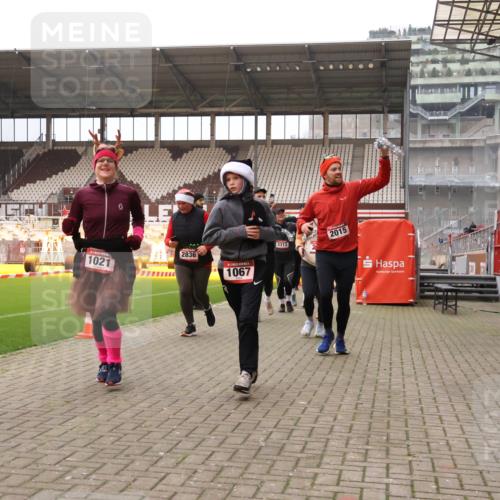 08.12.2024 - St. Pauli X-Mass-Run No. 14 Yannick Fuchs http://msf.ph/oto/7481595 08.12.2024 10:05:09 Ziel 24, 273, 312, 1021, 1067, 1189, 1355, 1959, 2013, 2015, 2042, 2165, 2836, 3077, 3310, 3311, 3312, 3313, 3314, 3315, 3316, 3317, 3318 meine-sportfotos.de
