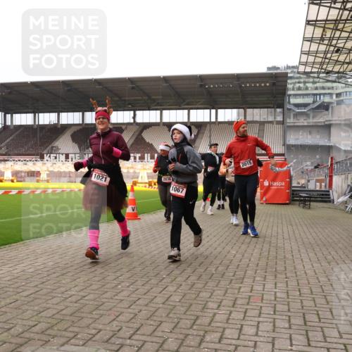 08.12.2024 - St. Pauli X-Mass-Run No. 14 Yannick Fuchs http://msf.ph/oto/7481599 08.12.2024 10:05:09 Ziel 24, 273, 312, 1021, 1067, 1189, 1355, 1959, 2013, 2015, 2042, 2165, 2836, 3077, 3310, 3311, 3312, 3313, 3314, 3315, 3316, 3317, 3318 meine-sportfotos.de