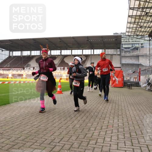 08.12.2024 - St. Pauli X-Mass-Run No. 14 Yannick Fuchs http://msf.ph/oto/7481603 08.12.2024 10:05:09 Ziel 24, 273, 312, 1021, 1067, 1189, 1355, 1959, 2013, 2015, 2042, 2165, 2836, 3077, 3310, 3311, 3312, 3313, 3314, 3315, 3316, 3317, 3318 meine-sportfotos.de