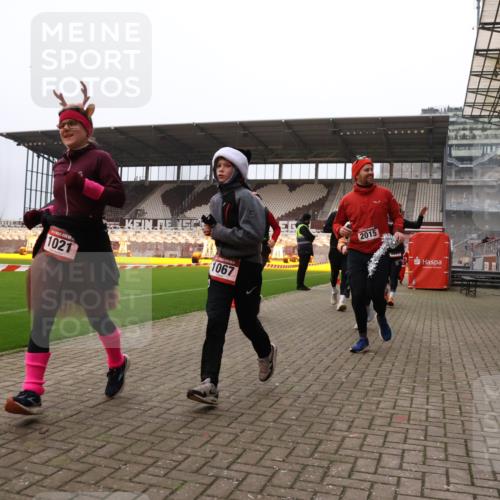 08.12.2024 - St. Pauli X-Mass-Run No. 14 Yannick Fuchs http://msf.ph/oto/7481609 08.12.2024 10:05:10 Ziel 24, 273, 312, 1021, 1067, 1355, 1959, 2013, 2015, 2042, 2165, 2836, 3077, 3310, 3311, 3312, 3313, 3314, 3315, 3316, 3317, 3318 meine-sportfotos.de