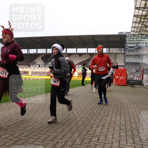 08.12.2024 - St. Pauli X-Mass-Run No. 14 Yannick Fuchs http://msf.ph/oto/7481612 08.12.2024 10:05:10 Ziel 24, 273, 312, 1021, 1067, 1355, 1959, 2013, 2015, 2042, 2165, 2836, 3077, 3310, 3311, 3312, 3313, 3314, 3315, 3316, 3317, 3318 meine-sportfotos.de