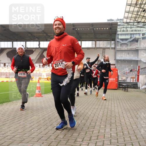 08.12.2024 - St. Pauli X-Mass-Run No. 14 Yannick Fuchs http://msf.ph/oto/7481618 08.12.2024 10:05:10 Ziel 24, 273, 312, 1021, 1067, 1355, 1959, 2013, 2015, 2042, 2165, 2836, 3077, 3310, 3311, 3312, 3313, 3314, 3315, 3316, 3317, 3318 meine-sportfotos.de