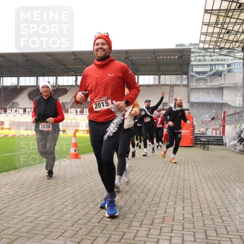 08.12.2024 - St. Pauli X-Mass-Run No. 14 Yannick Fuchs http://msf.ph/oto/7481622 08.12.2024 10:05:11 Ziel 24, 273, 312, 1021, 1067, 1959, 2013, 2015, 2031, 2165, 2836, 3077, 3310, 3311, 3312, 3313, 3314, 3315, 3316, 3317, 3318 meine-sportfotos.de