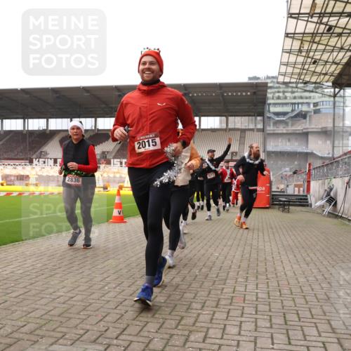 08.12.2024 - St. Pauli X-Mass-Run No. 14 Yannick Fuchs http://msf.ph/oto/7481625 08.12.2024 10:05:11 Ziel 24, 273, 312, 1021, 1067, 1959, 2013, 2015, 2031, 2165, 2836, 3077, 3310, 3311, 3312, 3313, 3314, 3315, 3316, 3317, 3318 meine-sportfotos.de
