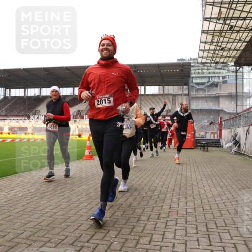 08.12.2024 - St. Pauli X-Mass-Run No. 14 Yannick Fuchs http://msf.ph/oto/7481628 08.12.2024 10:05:11 Ziel 24, 273, 312, 1021, 1067, 1959, 2013, 2015, 2031, 2165, 2836, 3077, 3310, 3311, 3312, 3313, 3314, 3315, 3316, 3317, 3318 meine-sportfotos.de
