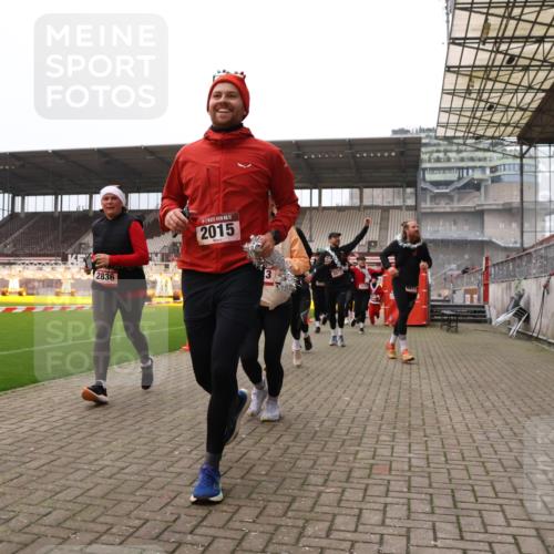 08.12.2024 - St. Pauli X-Mass-Run No. 14 Yannick Fuchs http://msf.ph/oto/7481631 08.12.2024 10:05:11 Ziel 24, 273, 312, 1021, 1067, 1959, 2013, 2015, 2031, 2165, 2836, 3077, 3310, 3311, 3312, 3313, 3314, 3315, 3316, 3317, 3318 meine-sportfotos.de