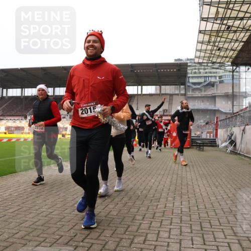 08.12.2024 - St. Pauli X-Mass-Run No. 14 Yannick Fuchs http://msf.ph/oto/7481634 08.12.2024 10:05:11 Ziel 24, 273, 312, 1021, 1067, 1959, 2013, 2015, 2031, 2165, 2836, 3077, 3310, 3311, 3312, 3313, 3314, 3315, 3316, 3317, 3318 meine-sportfotos.de