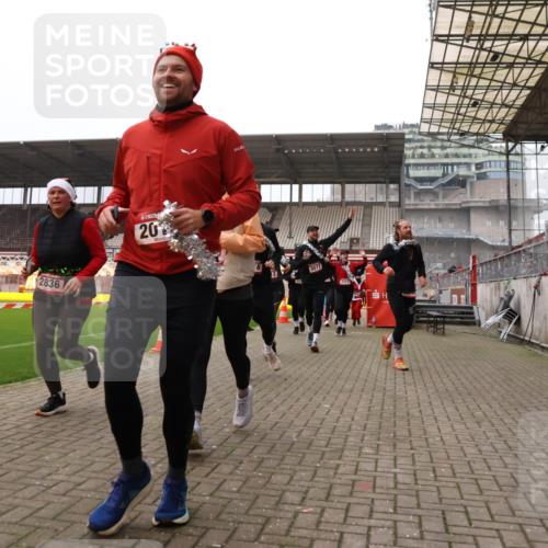 08.12.2024 - St. Pauli X-Mass-Run No. 14 Yannick Fuchs http://msf.ph/oto/7481637 08.12.2024 10:05:11 Ziel 24, 273, 312, 1021, 1067, 1959, 2013, 2015, 2031, 2165, 2836, 3077, 3310, 3311, 3312, 3313, 3314, 3315, 3316, 3317, 3318 meine-sportfotos.de