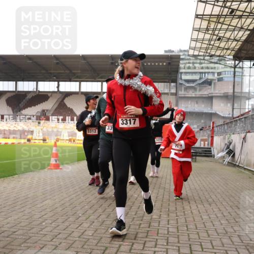 08.12.2024 - St. Pauli X-Mass-Run No. 14 Yannick Fuchs http://msf.ph/oto/7481717 08.12.2024 10:05:16 Ziel 24, 273, 312, 620, 949, 1021, 1067, 1959, 2013, 2015, 2031, 2165, 2836, 2889, 2890, 2903, 2904, 3077, 3310, 3311, 3312, 3313, 3314, 3315, 3316, 3317, 3318 meine-sportfotos.de