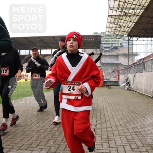 08.12.2024 - St. Pauli X-Mass-Run No. 14 Yannick Fuchs http://msf.ph/oto/7481754 08.12.2024 10:05:17 Ziel 24, 273, 312, 620, 949, 1021, 1067, 1959, 2013, 2015, 2031, 2165, 2836, 2889, 2890, 2903, 2904, 3077, 3310, 3311, 3312, 3313, 3314, 3315, 3316, 3317, 3318 meine-sportfotos.de