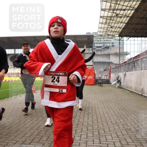 08.12.2024 - St. Pauli X-Mass-Run No. 14 Yannick Fuchs http://msf.ph/oto/7481758 08.12.2024 10:05:17 Ziel 24, 273, 312, 620, 949, 1021, 1067, 1959, 2013, 2015, 2031, 2165, 2836, 2889, 2890, 2903, 2904, 3077, 3310, 3311, 3312, 3313, 3314, 3315, 3316, 3317, 3318 meine-sportfotos.de