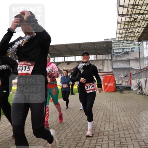 08.12.2024 - St. Pauli X-Mass-Run No. 14 Yannick Fuchs http://msf.ph/oto/7481761 08.12.2024 10:05:18 Ziel 24, 273, 312, 620, 949, 1021, 1067, 1959, 2013, 2015, 2031, 2165, 2836, 2889, 2890, 2903, 2904, 3077, 3310, 3311, 3312, 3313, 3314, 3315, 3316, 3317, 3318 meine-sportfotos.de