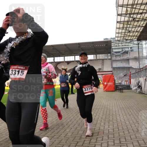 08.12.2024 - St. Pauli X-Mass-Run No. 14 Yannick Fuchs http://msf.ph/oto/7481763 08.12.2024 10:05:18 Ziel 24, 273, 312, 620, 949, 1021, 1067, 1959, 2013, 2015, 2031, 2165, 2836, 2889, 2890, 2903, 2904, 3077, 3310, 3311, 3312, 3313, 3314, 3315, 3316, 3317, 3318 meine-sportfotos.de