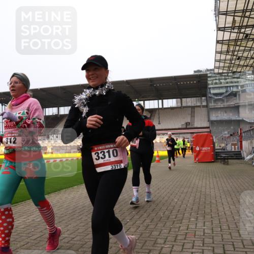 08.12.2024 - St. Pauli X-Mass-Run No. 14 Yannick Fuchs http://msf.ph/oto/7481779 08.12.2024 10:05:19 Ziel 24, 273, 312, 620, 949, 1021, 1067, 1959, 2013, 2015, 2031, 2165, 2836, 2889, 2890, 2903, 2904, 3077, 3310, 3311, 3312, 3313, 3314, 3315, 3316, 3317, 3318 meine-sportfotos.de