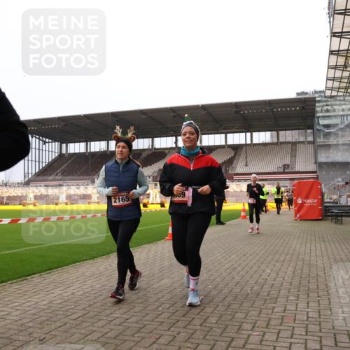 08.12.2024 - St. Pauli X-Mass-Run No. 14 Yannick Fuchs http://msf.ph/oto/7481785 08.12.2024 10:05:19 Ziel 24, 273, 312, 620, 949, 1021, 1067, 1959, 2013, 2015, 2031, 2165, 2836, 2889, 2890, 2903, 2904, 3077, 3310, 3311, 3312, 3313, 3314, 3315, 3316, 3317, 3318 meine-sportfotos.de