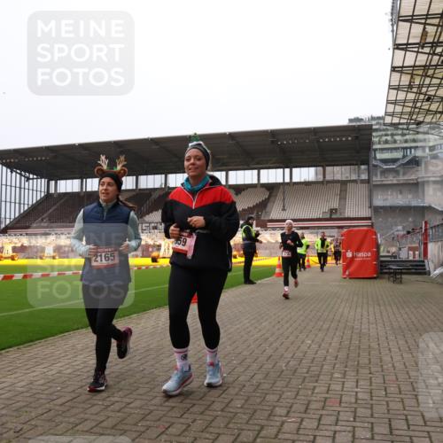 08.12.2024 - St. Pauli X-Mass-Run No. 14 Yannick Fuchs http://msf.ph/oto/7481791 08.12.2024 10:05:19 Ziel 24, 273, 312, 620, 949, 1021, 1067, 1959, 2013, 2015, 2031, 2165, 2836, 2889, 2890, 2903, 2904, 3077, 3310, 3311, 3312, 3313, 3314, 3315, 3316, 3317, 3318 meine-sportfotos.de