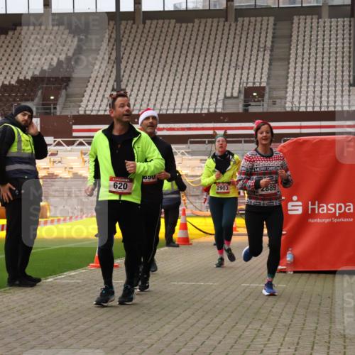 08.12.2024 - St. Pauli X-Mass-Run No. 14 Yannick Fuchs http://msf.ph/oto/7481836 08.12.2024 10:05:24 Ziel 24, 126, 273, 312, 620, 949, 1959, 2031, 2146, 2165, 2889, 2890, 2903, 2904, 3077, 3310, 3311, 3312, 3313, 3314, 3315, 3316, 3317, 3318, 3339 meine-sportfotos.de