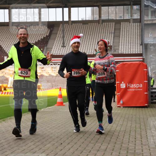 08.12.2024 - St. Pauli X-Mass-Run No. 14 Yannick Fuchs http://msf.ph/oto/7481842 08.12.2024 10:05:26 Ziel 24, 126, 273, 312, 620, 949, 1959, 2031, 2080, 2146, 2165, 2889, 2890, 2903, 2904, 3077, 3310, 3311, 3312, 3314, 3315, 3316, 3317, 3339 meine-sportfotos.de