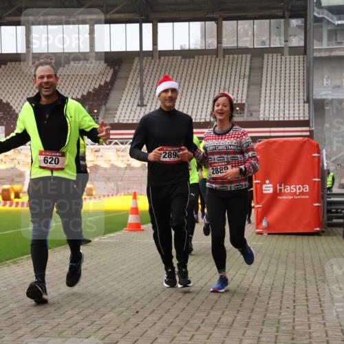 08.12.2024 - St. Pauli X-Mass-Run No. 14 Yannick Fuchs http://msf.ph/oto/7481845 08.12.2024 10:05:26 Ziel 24, 126, 273, 312, 620, 949, 1959, 2031, 2080, 2146, 2165, 2889, 2890, 2903, 2904, 3077, 3310, 3311, 3312, 3314, 3315, 3316, 3317, 3339 meine-sportfotos.de