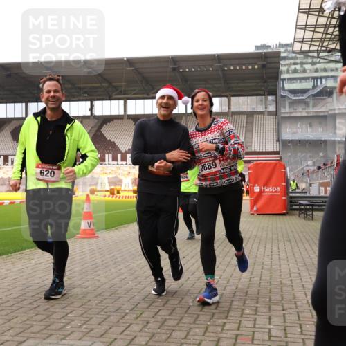 08.12.2024 - St. Pauli X-Mass-Run No. 14 Yannick Fuchs http://msf.ph/oto/7481865 08.12.2024 10:05:27 Ziel 126, 273, 312, 620, 949, 1959, 2031, 2056, 2080, 2146, 2165, 2889, 2890, 2903, 2904, 3310, 3311, 3312, 3314, 3315, 3316, 3317, 3339 meine-sportfotos.de