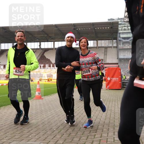08.12.2024 - St. Pauli X-Mass-Run No. 14 Yannick Fuchs http://msf.ph/oto/7481868 08.12.2024 10:05:27 Ziel 126, 273, 312, 620, 949, 1959, 2031, 2056, 2080, 2146, 2165, 2889, 2890, 2903, 2904, 3310, 3311, 3312, 3314, 3315, 3316, 3317, 3339 meine-sportfotos.de