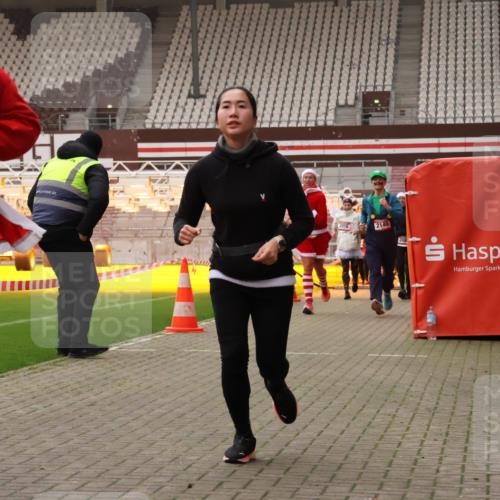 08.12.2024 - St. Pauli X-Mass-Run No. 14 Yannick Fuchs http://msf.ph/oto/7481918 08.12.2024 10:05:31 Ziel 126, 273, 312, 620, 949, 1957, 1959, 2031, 2056, 2080, 2146, 2866, 2889, 2890, 2903, 2904, 3316, 3339 meine-sportfotos.de