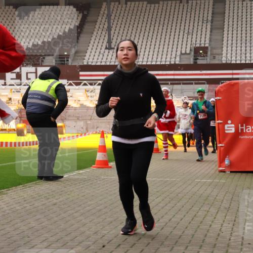 08.12.2024 - St. Pauli X-Mass-Run No. 14 Yannick Fuchs http://msf.ph/oto/7481923 08.12.2024 10:05:31 Ziel 126, 273, 312, 620, 949, 1957, 1959, 2031, 2056, 2080, 2146, 2866, 2889, 2890, 2903, 2904, 3316, 3339 meine-sportfotos.de