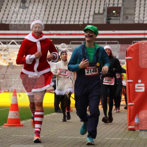 08.12.2024 - St. Pauli X-Mass-Run No. 14 Yannick Fuchs http://msf.ph/oto/7481944 08.12.2024 10:05:34 Ziel 126, 620, 949, 1957, 2031, 2056, 2080, 2146, 2864, 2866, 2889, 2890, 2903, 2904, 3339 meine-sportfotos.de