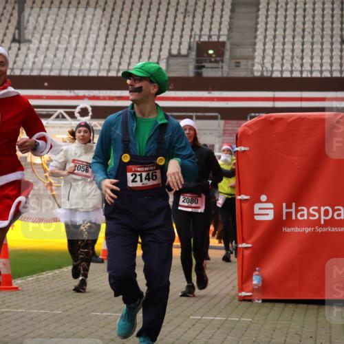08.12.2024 - St. Pauli X-Mass-Run No. 14 Yannick Fuchs http://msf.ph/oto/7481963 08.12.2024 10:05:35 Ziel 126, 620, 949, 1178, 1957, 2031, 2056, 2080, 2146, 2864, 2866, 2889, 2890, 2903, 2904, 3339 meine-sportfotos.de