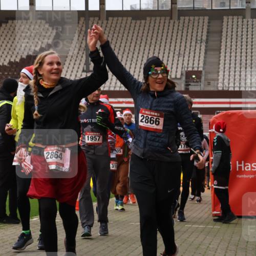 08.12.2024 - St. Pauli X-Mass-Run No. 14 Yannick Fuchs http://msf.ph/oto/7482121 08.12.2024 10:05:43 Ziel 126, 751, 932, 1178, 1605, 1643, 1650, 1957, 2056, 2077, 2080, 2146, 2306, 2308, 2344, 2435, 2603, 2864, 2866, 2908, 3114, 3118, 3302, 3339 meine-sportfotos.de