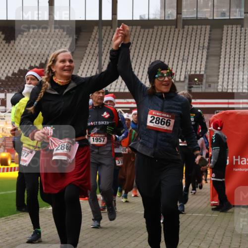 08.12.2024 - St. Pauli X-Mass-Run No. 14 Yannick Fuchs http://msf.ph/oto/7482129 08.12.2024 10:05:43 Ziel 126, 751, 932, 1178, 1605, 1643, 1650, 1957, 2056, 2077, 2080, 2146, 2306, 2308, 2344, 2435, 2603, 2864, 2866, 2908, 3114, 3118, 3302, 3339 meine-sportfotos.de