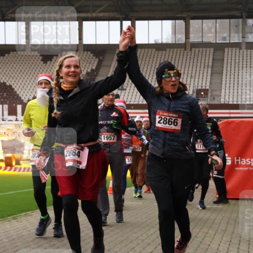08.12.2024 - St. Pauli X-Mass-Run No. 14 Yannick Fuchs http://msf.ph/oto/7482152 08.12.2024 10:05:43 Ziel 126, 751, 932, 1178, 1605, 1643, 1650, 1957, 2056, 2077, 2080, 2146, 2306, 2308, 2344, 2435, 2603, 2864, 2866, 2908, 3114, 3118, 3302, 3339 meine-sportfotos.de