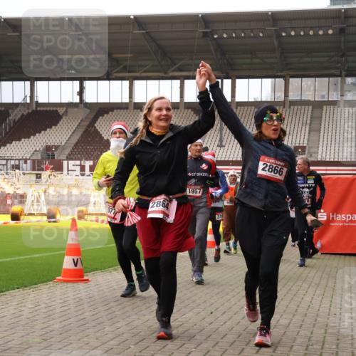 08.12.2024 - St. Pauli X-Mass-Run No. 14 Yannick Fuchs http://msf.ph/oto/7482168 08.12.2024 10:05:44 Ziel 126, 751, 932, 1178, 1605, 1643, 1650, 1957, 2056, 2077, 2080, 2146, 2306, 2308, 2344, 2435, 2603, 2864, 2866, 2908, 3114, 3118, 3302, 3339 meine-sportfotos.de