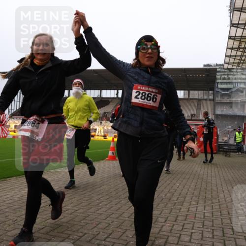 08.12.2024 - St. Pauli X-Mass-Run No. 14 Yannick Fuchs http://msf.ph/oto/7482217 08.12.2024 10:05:45 Ziel 126, 751, 932, 1178, 1605, 1643, 1650, 1957, 2056, 2077, 2080, 2146, 2306, 2308, 2344, 2435, 2603, 2864, 2866, 2908, 3114, 3115, 3118, 3302, 3339 meine-sportfotos.de