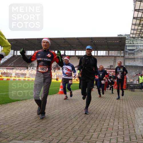 08.12.2024 - St. Pauli X-Mass-Run No. 14 Yannick Fuchs http://msf.ph/oto/7482236 08.12.2024 10:05:46 Ziel 126, 751, 932, 1178, 1605, 1643, 1650, 1957, 2056, 2077, 2080, 2146, 2306, 2308, 2344, 2435, 2603, 2864, 2866, 2908, 3114, 3115, 3118, 3302, 3339 meine-sportfotos.de