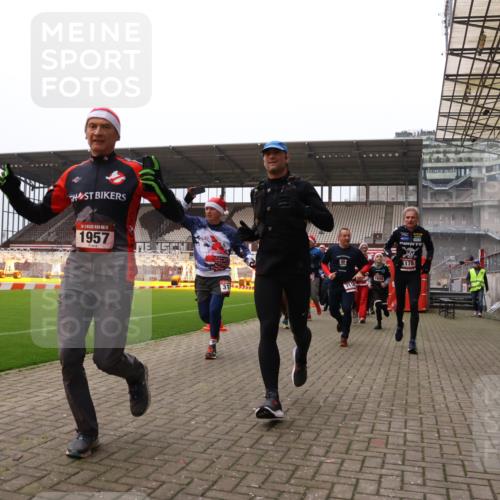 08.12.2024 - St. Pauli X-Mass-Run No. 14 Yannick Fuchs http://msf.ph/oto/7482242 08.12.2024 10:05:46 Ziel 126, 751, 932, 1178, 1605, 1643, 1650, 1957, 2056, 2077, 2080, 2146, 2306, 2308, 2344, 2435, 2603, 2864, 2866, 2908, 3114, 3115, 3118, 3302, 3339 meine-sportfotos.de
