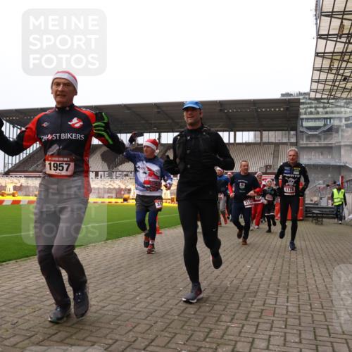 08.12.2024 - St. Pauli X-Mass-Run No. 14 Yannick Fuchs http://msf.ph/oto/7482246 08.12.2024 10:05:46 Ziel 126, 751, 932, 1178, 1605, 1643, 1650, 1957, 2056, 2077, 2080, 2146, 2306, 2308, 2344, 2435, 2603, 2864, 2866, 2908, 3114, 3115, 3118, 3302, 3339 meine-sportfotos.de