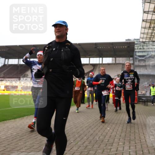 08.12.2024 - St. Pauli X-Mass-Run No. 14 Yannick Fuchs http://msf.ph/oto/7482262 08.12.2024 10:05:47 Ziel 126, 751, 932, 1178, 1605, 1643, 1650, 1957, 2056, 2077, 2080, 2146, 2306, 2308, 2344, 2435, 2603, 2864, 2866, 2908, 3114, 3115, 3118, 3184, 3302, 3339 meine-sportfotos.de