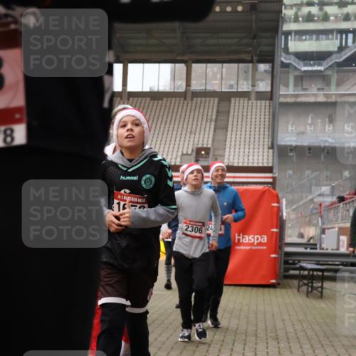 08.12.2024 - St. Pauli X-Mass-Run No. 14 Yannick Fuchs http://msf.ph/oto/7482288 08.12.2024 10:05:49 Ziel 751, 932, 1178, 1243, 1605, 1643, 1650, 1957, 2056, 2077, 2080, 2306, 2308, 2344, 2435, 2603, 2864, 2866, 2908, 3114, 3115, 3118, 3184, 3302 meine-sportfotos.de