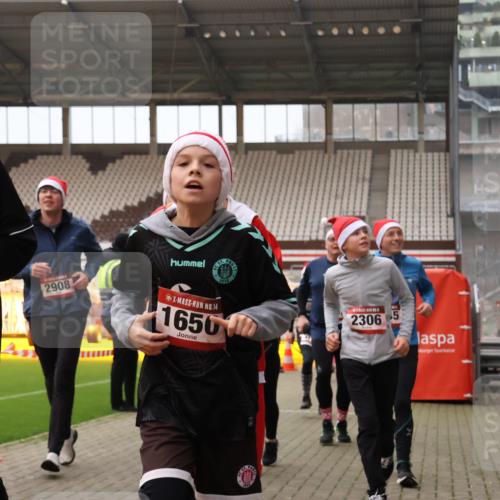 08.12.2024 - St. Pauli X-Mass-Run No. 14 Yannick Fuchs http://msf.ph/oto/7482303 08.12.2024 10:05:49 Ziel 751, 932, 1178, 1243, 1605, 1643, 1650, 1957, 2056, 2077, 2080, 2306, 2308, 2344, 2435, 2603, 2864, 2866, 2908, 3114, 3115, 3118, 3184, 3302 meine-sportfotos.de