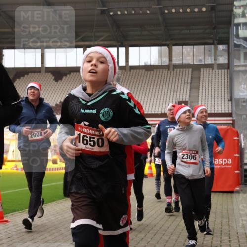 08.12.2024 - St. Pauli X-Mass-Run No. 14 Yannick Fuchs http://msf.ph/oto/7482306 08.12.2024 10:05:49 Ziel 751, 932, 1178, 1243, 1605, 1643, 1650, 1957, 2056, 2077, 2080, 2306, 2308, 2344, 2435, 2603, 2864, 2866, 2908, 3114, 3115, 3118, 3184, 3302 meine-sportfotos.de