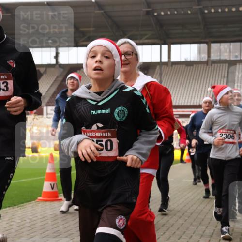 08.12.2024 - St. Pauli X-Mass-Run No. 14 Yannick Fuchs http://msf.ph/oto/7482307 08.12.2024 10:05:50 Ziel 751, 932, 1178, 1243, 1605, 1643, 1650, 1957, 2056, 2077, 2080, 2306, 2308, 2344, 2435, 2474, 2603, 2864, 2866, 2908, 3114, 3115, 3118, 3184, 3302 meine-sportfotos.de