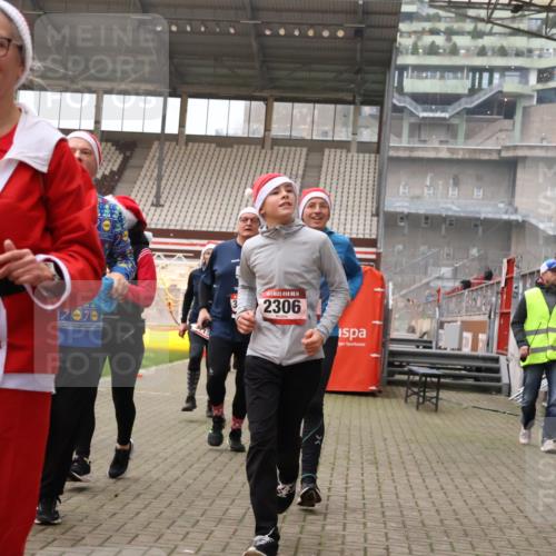 08.12.2024 - St. Pauli X-Mass-Run No. 14 Yannick Fuchs http://msf.ph/oto/7482314 08.12.2024 10:05:50 Ziel 751, 932, 1178, 1243, 1605, 1643, 1650, 1957, 2056, 2077, 2080, 2306, 2308, 2344, 2435, 2474, 2603, 2864, 2866, 2908, 3114, 3115, 3118, 3184, 3302 meine-sportfotos.de