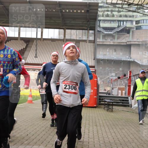08.12.2024 - St. Pauli X-Mass-Run No. 14 Yannick Fuchs http://msf.ph/oto/7482320 08.12.2024 10:05:50 Ziel 751, 932, 1178, 1243, 1605, 1643, 1650, 1957, 2056, 2077, 2080, 2306, 2308, 2344, 2435, 2474, 2603, 2864, 2866, 2908, 3114, 3115, 3118, 3184, 3302 meine-sportfotos.de